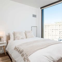 Upscale 1 BR Penthouse with Balcony in Boston Theater District near MGH & TUFTS & Boston Common! Sleeps 5!