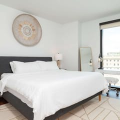 Back-Bay Lux Central 2BR Condo with Rooftop and Parking