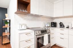 Back-Bay Upscale Central Penthouse W Roof-top - Image 4