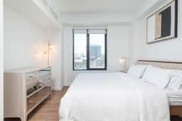 Luxury Apartment w King Bed, Shared Pool & Rooftop - Image 4