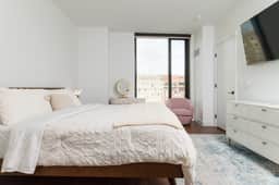 Back-Bay 2BR Condo w Roof top, Gym, Parking - Image 2