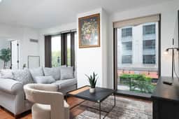 Back-Bay Upscale Central Condo Rooftop & Parking - Image 2