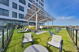 Upscale 1BR near MIT Harvard with Parking! - Image 5