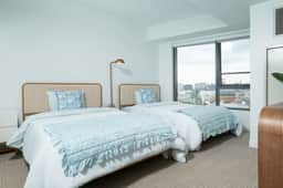 Central Serene 2BR Penthouse Near MIT & Harvard with King bed GYM Parking - Image 3