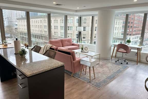 Upscale Central 2BR Condo with Gym & Parking near Boston Common, MGH & TUFTS! - Image 1