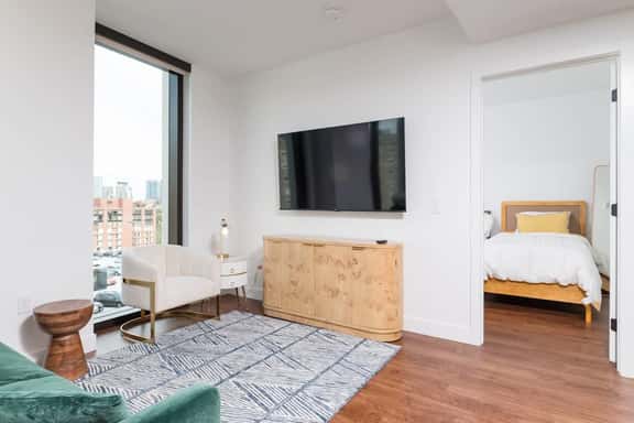 Back-Bay 2BR Condo w Roof top, Gym, Parking - Image 1