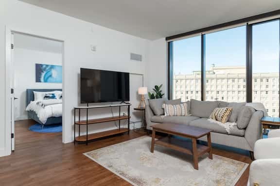 Back-Bay Central Condo w Roof top, Gym & Parking - Image 1