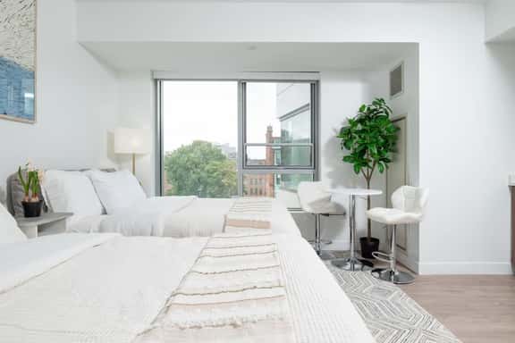 Lux Studio 2x Queen beds Gym near MIT Harvard in Central Square - Image 1