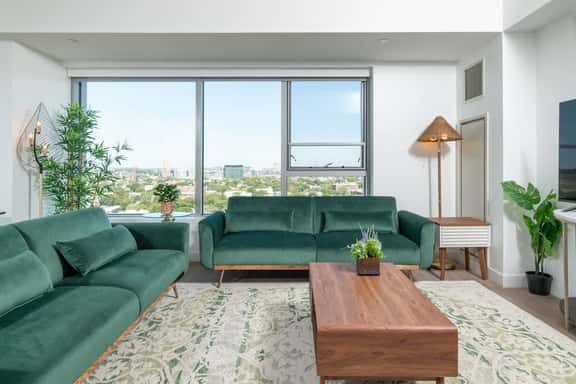 Central Penthouse City Skyline Views, Gym sleep 8 - Image 1