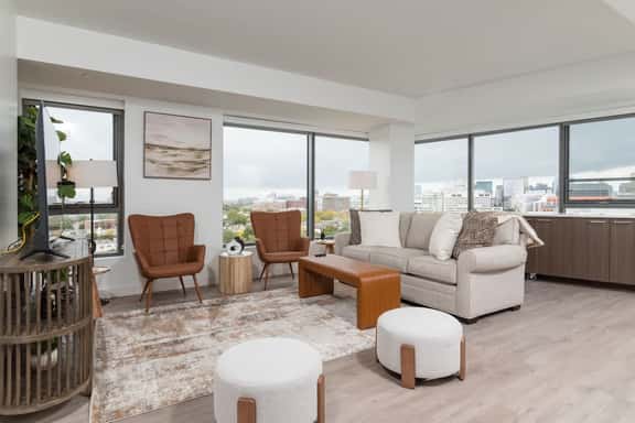 Central Square 2BR Condo near Harvard & MIT Spacious Gym & Work - Image 1