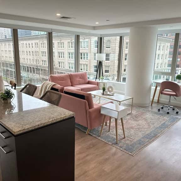 Upscale Central 2BR Condo with Gym & Parking near Boston Common, MGH & TUFTS! - Image 1