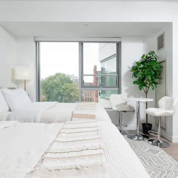 Lux Studio 2x Queen beds Gym near MIT Harvard in Central Square - Image 1