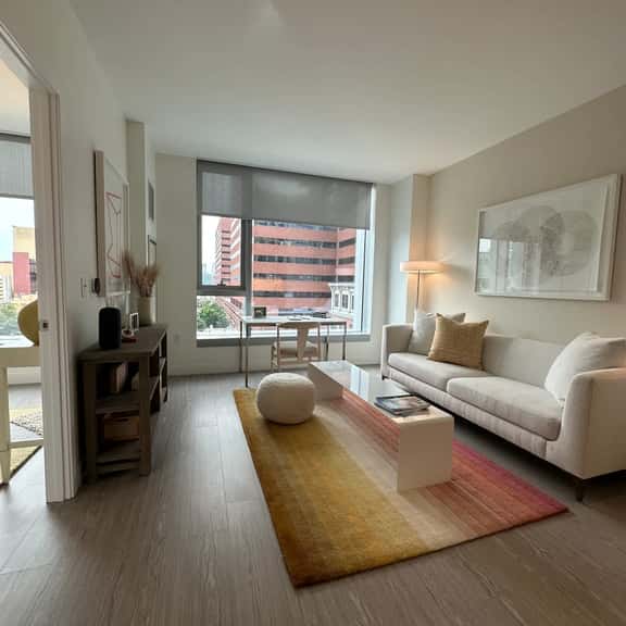 Central Penthouse & balcony in Boston Chinatown - Image 1