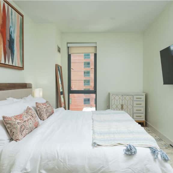 Central 2BR Den Fenway Walk to BU Longwood Red Sox - Image 1
