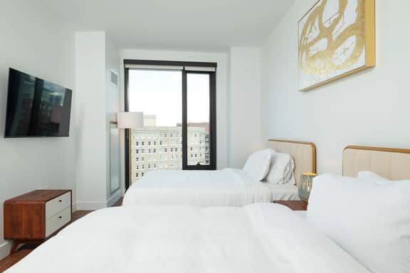 Back-Bay Lux Central 2BR Condo with Rooftop and Parking - Image 4