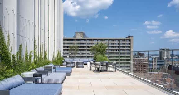 Back-Bay Lux Central 2BR Condo with Rooftop and Parking - Image 5