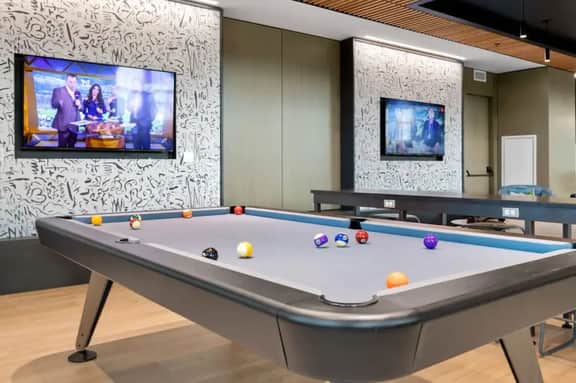 Central 2BR in Boston w Pool, Gym, Washer Dryer - Image 4