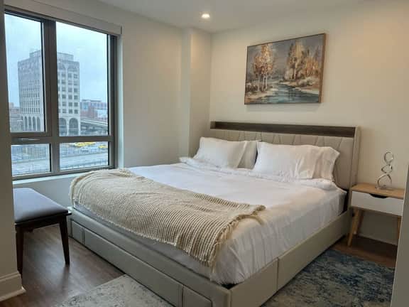 Upscale Central 2BR Condo with Gym & Parking near Boston Common, MGH & TUFTS! - Image 3