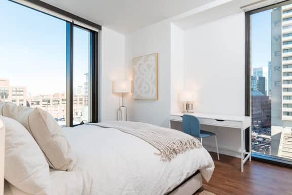 Back-Bay Central Condo w Roof top, Gym & Parking - Image 4