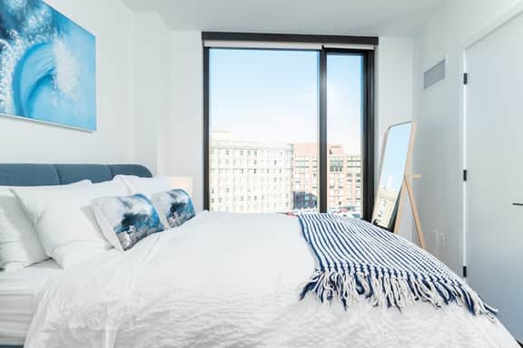 Back-Bay Central Condo w Roof top, Gym & Parking - Image 2