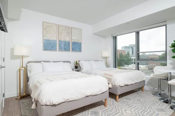 Lux Studio 2x Queen beds Gym near MIT Harvard in Central Square - Image 3