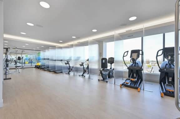 Central Square 3BR Condo with Downtown View, Gym and Parking! 8 Sleeps - Image 5