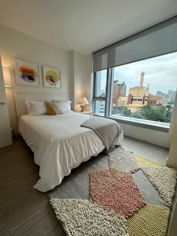 Central Penthouse & balcony in Boston Chinatown - Image 2