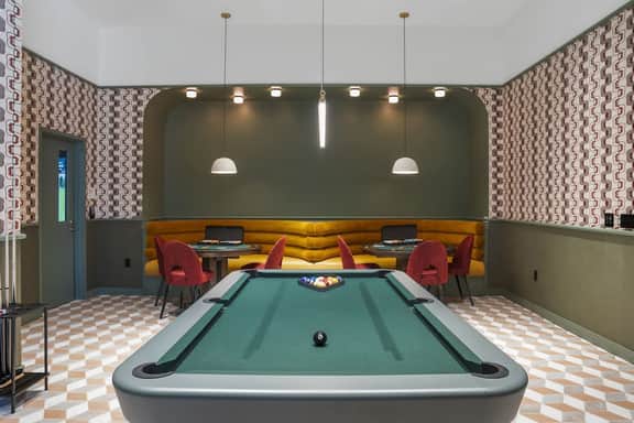 Central Boston 2BR Retreat Gym W&D Golf - Image 2