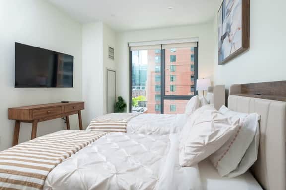 Central Condo Fenway near RedSox Green Line w Gym - Image 4