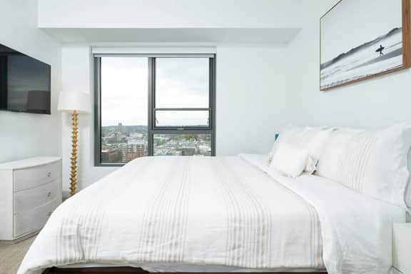 Central 1BR Apartment Assembly Square Pool Gym Parking Sleep 5 - Image 4