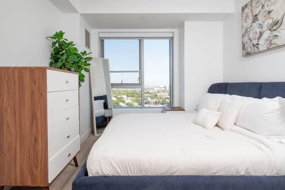 Central Penthouse City Skyline Views, Gym sleep 8 - Image 3
