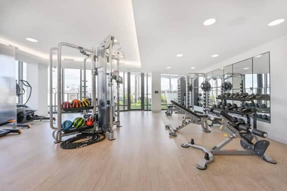 Central Serene Condo King Bed by MIT Harvard GYM - Image 5