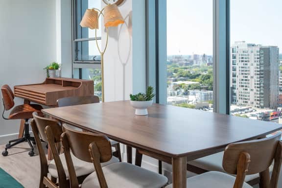High Rise 3 BR Retreat w City Skyline Views, Shared Gym - Image 4