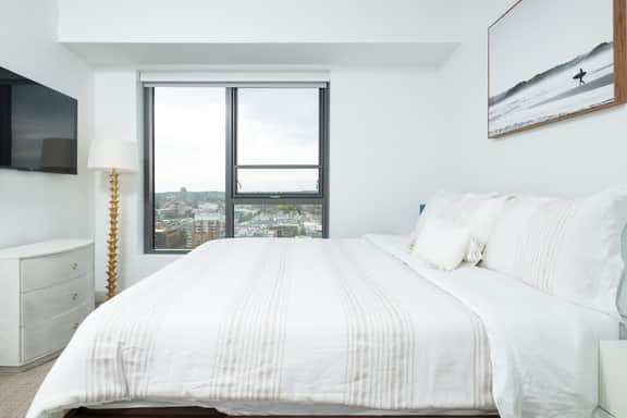 Central Upscale 2BR Condo wGym Office & Parking - Image 3