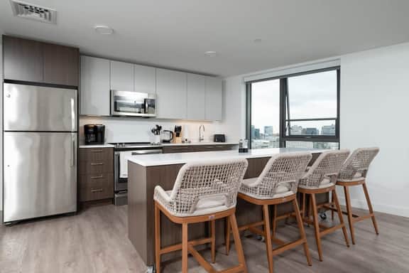 Central Upscale 2BR Condo wGym Office & Parking - Image 2